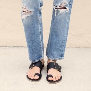 Women’s Conder Valenzuela size 11 black toe ring sandals